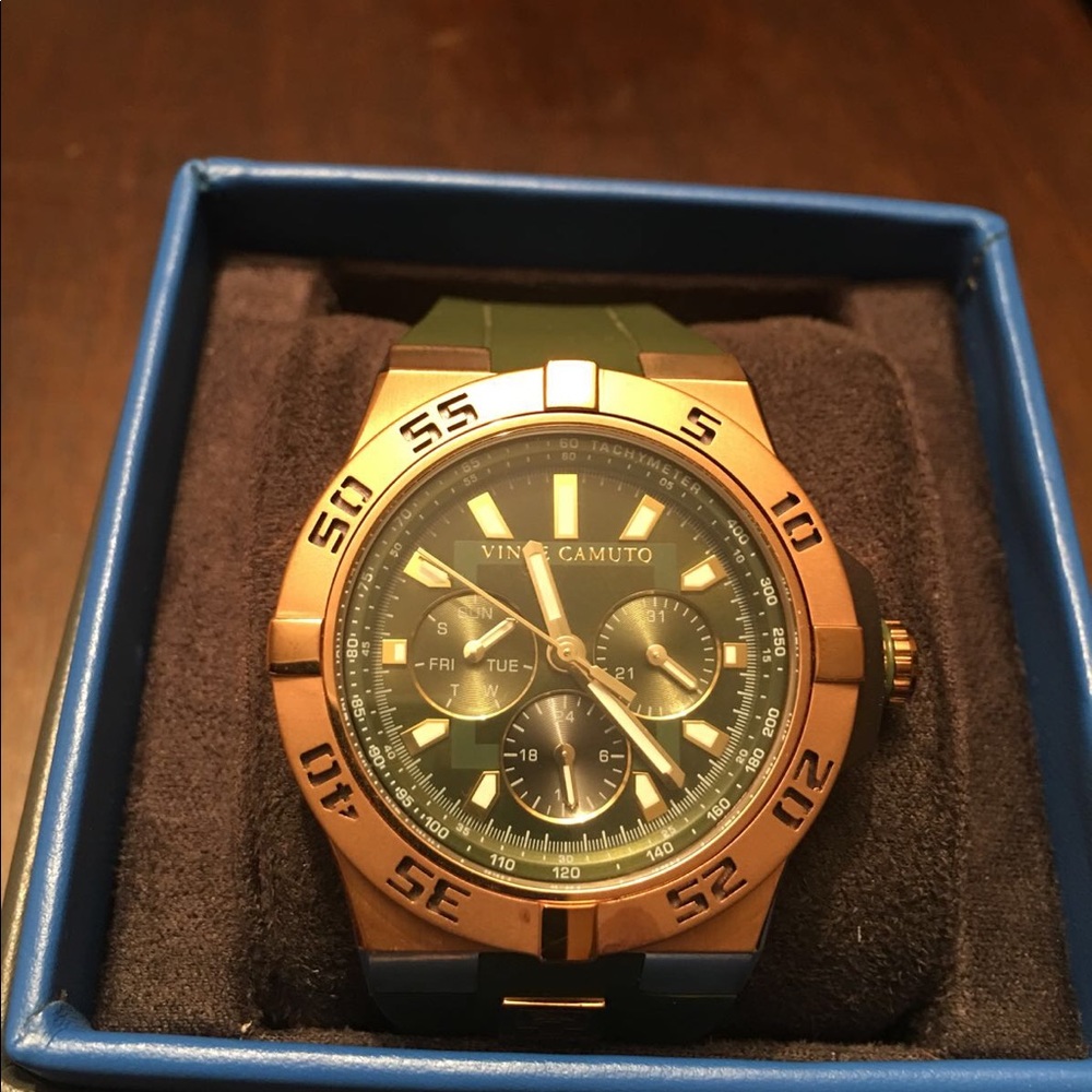 Green rubber band Vince camuto